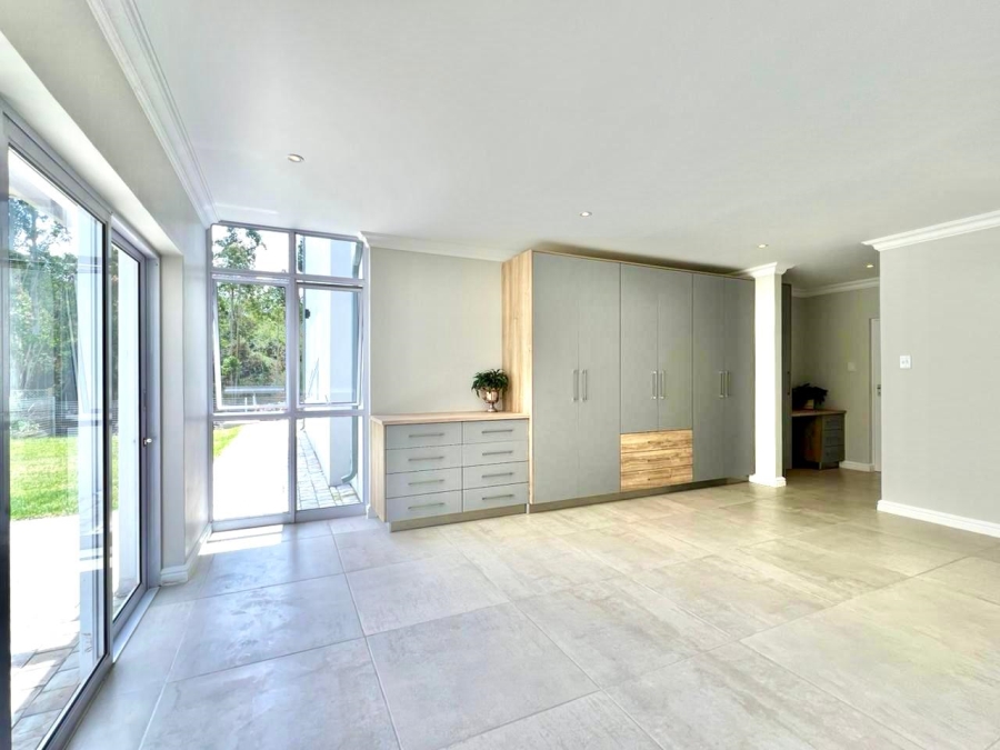 5 Bedroom Property for Sale in Heather Park Western Cape